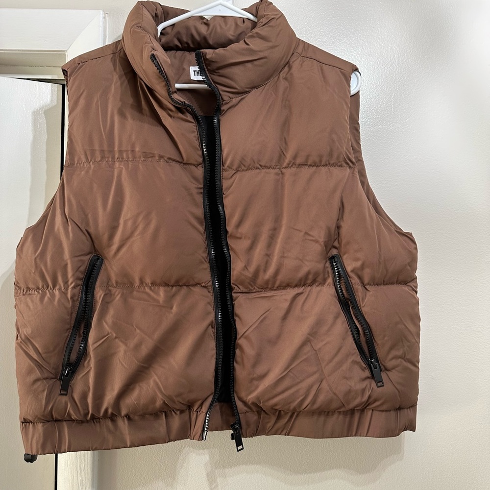 Cropped brown puffer vest